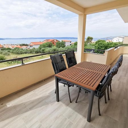 A4 Apartmani Kevic Каштела Экстерьер фото