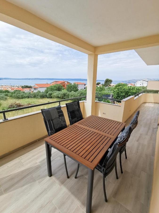 A4 Apartmani Kevic Каштела Экстерьер фото