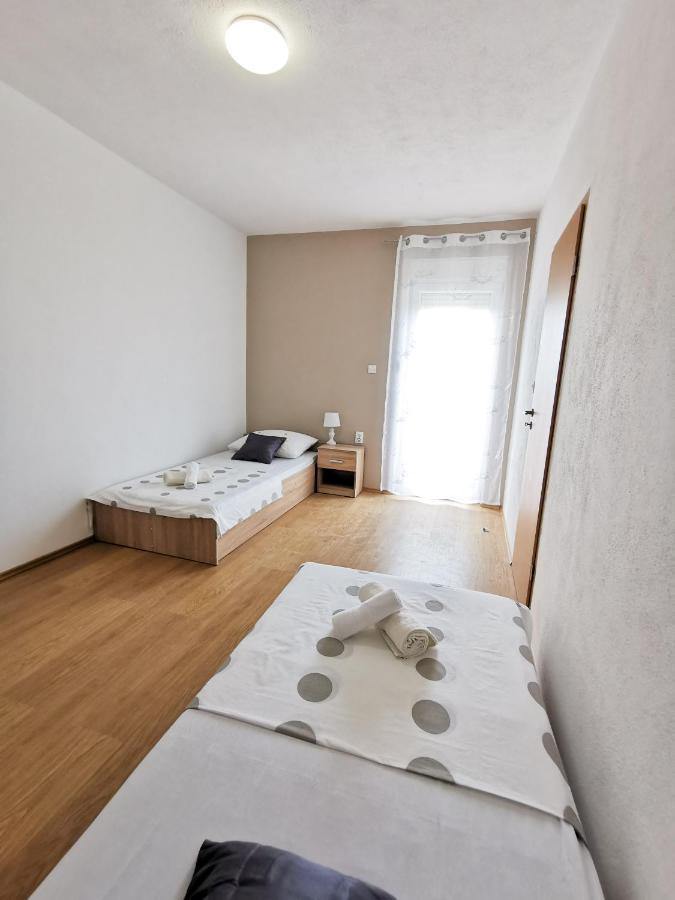 A4 Apartmani Kevic Каштела Экстерьер фото