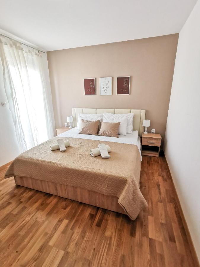 A4 Apartmani Kevic Каштела Экстерьер фото