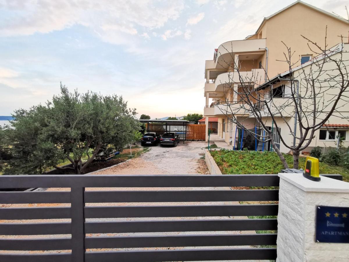 A4 Apartmani Kevic Каштела Экстерьер фото