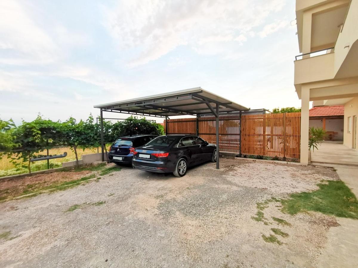 A4 Apartmani Kevic Каштела Экстерьер фото