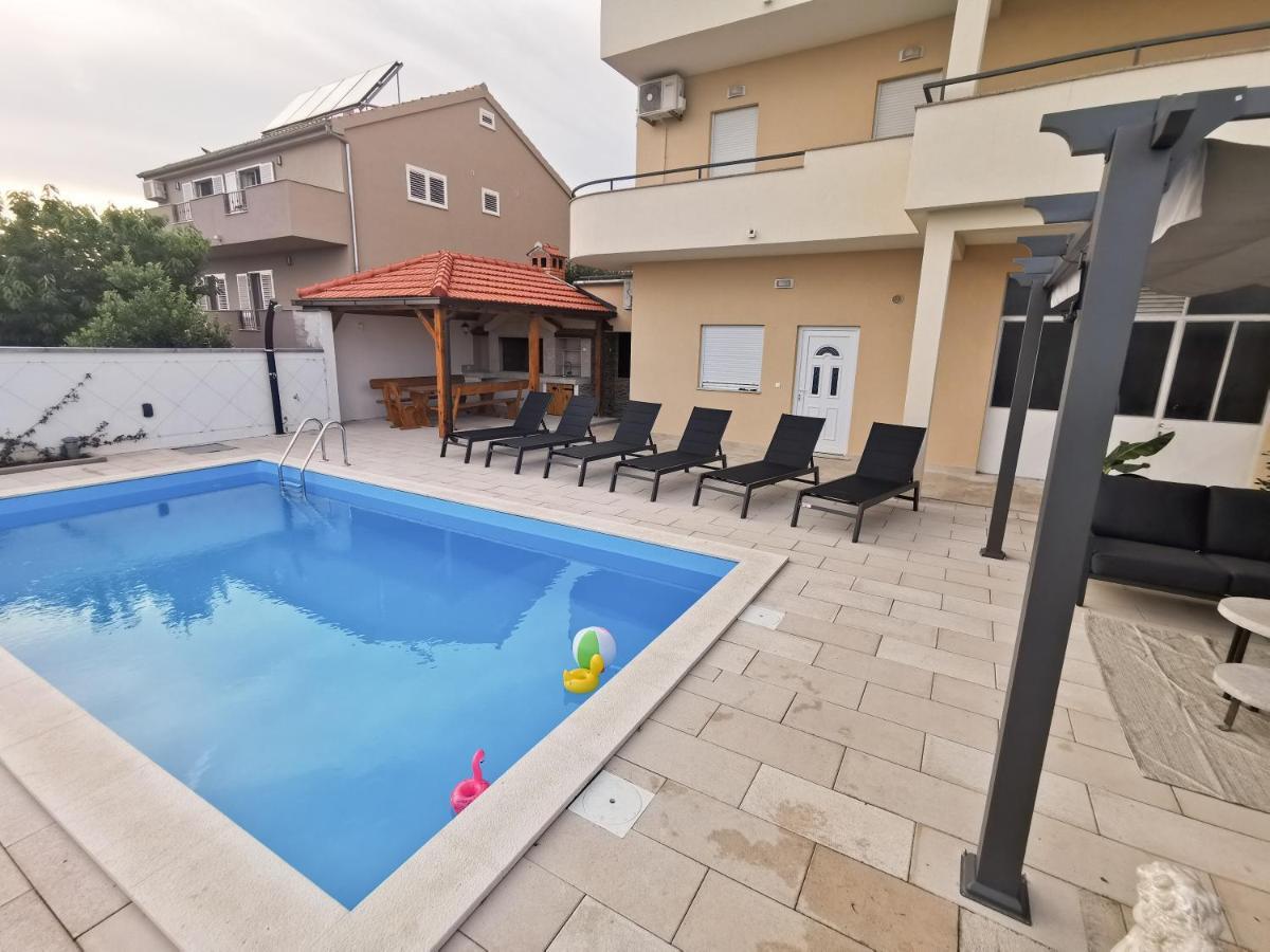 A4 Apartmani Kevic Каштела Экстерьер фото