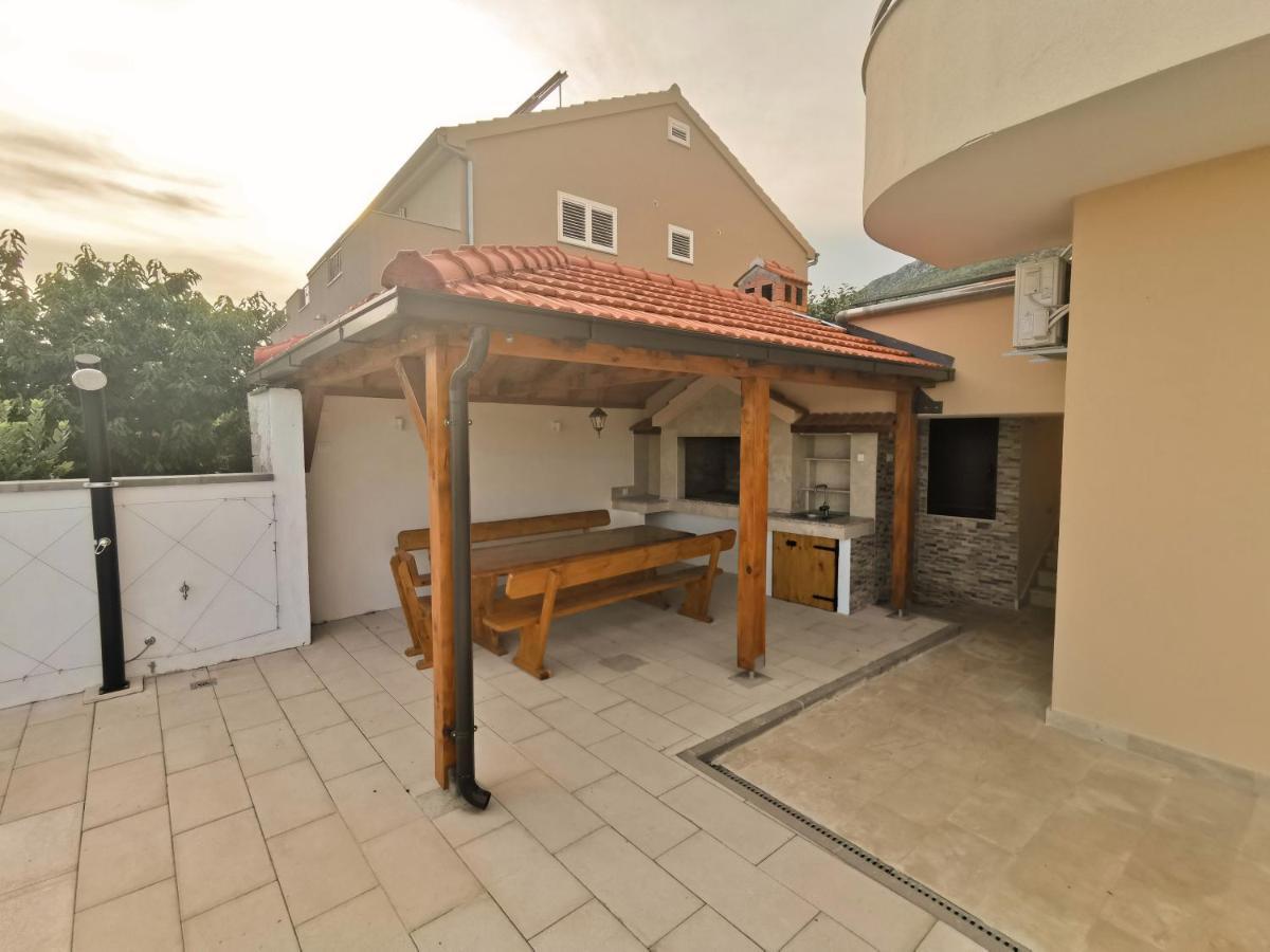A4 Apartmani Kevic Каштела Экстерьер фото